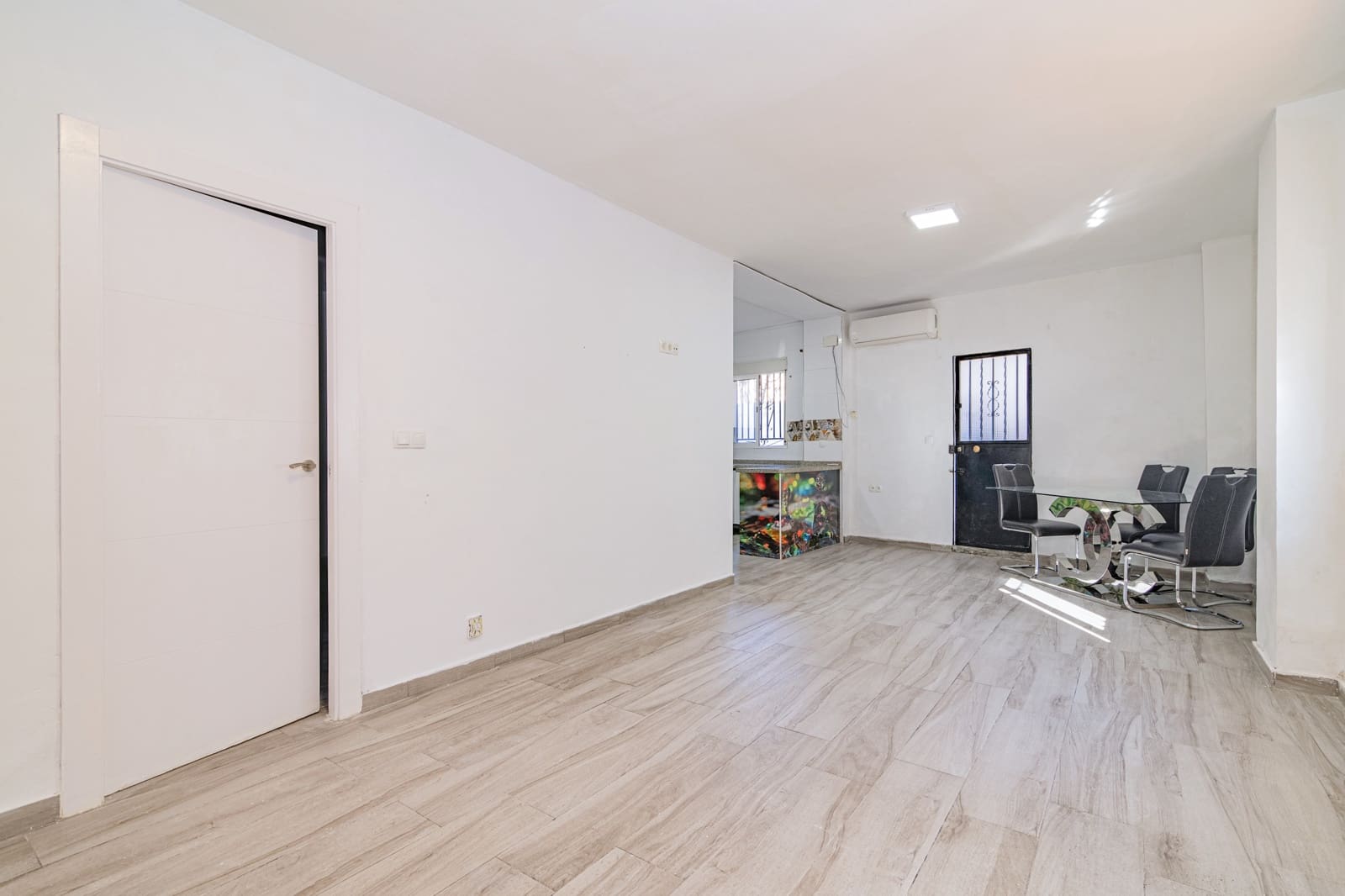 7 bedroom Townhouse for sale in Granada city - € 249,900 (Ref: 9972282)