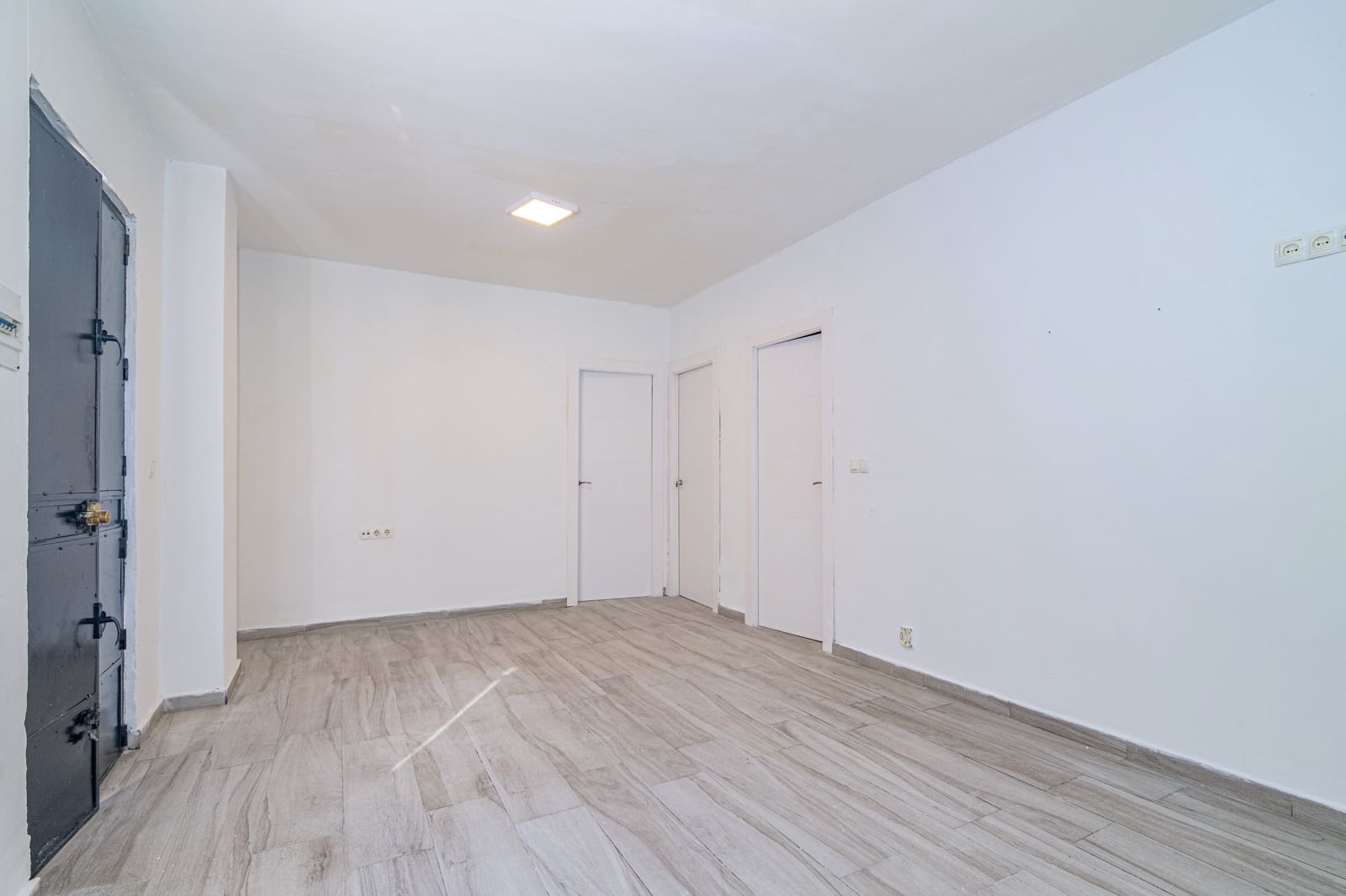7 bedroom Townhouse for sale in Granada city - € 249,900 (Ref: 9972282)