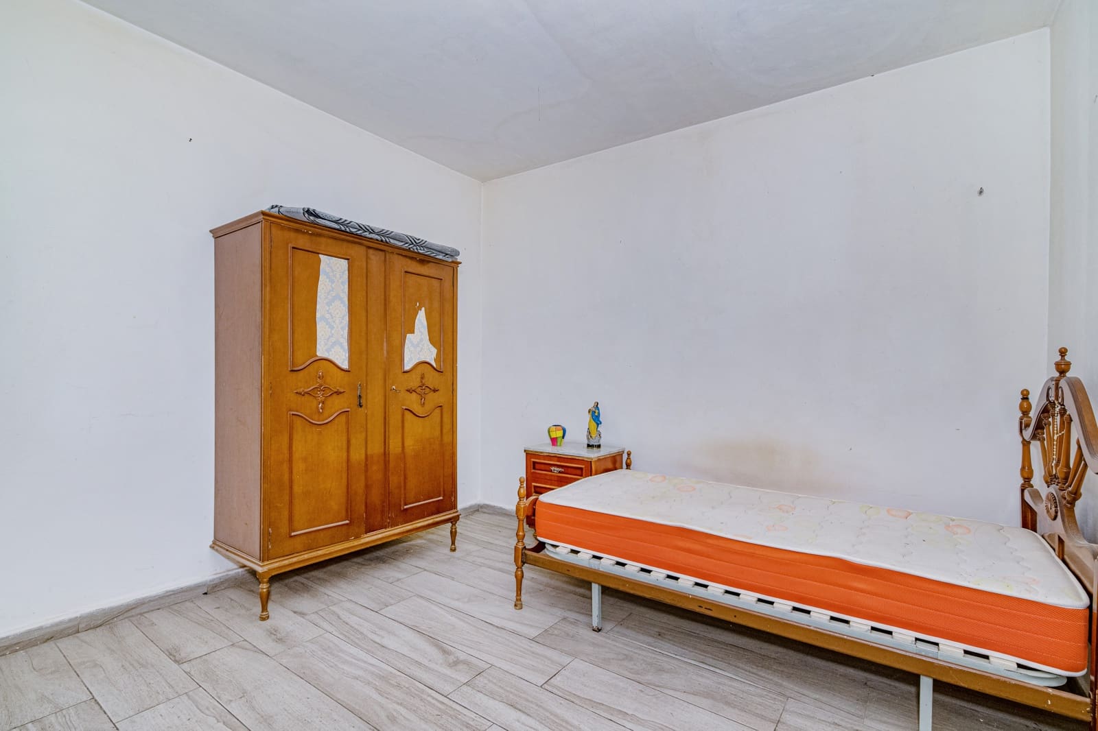 7 bedroom Townhouse for sale in Granada city - € 249,900 (Ref: 9972282)
