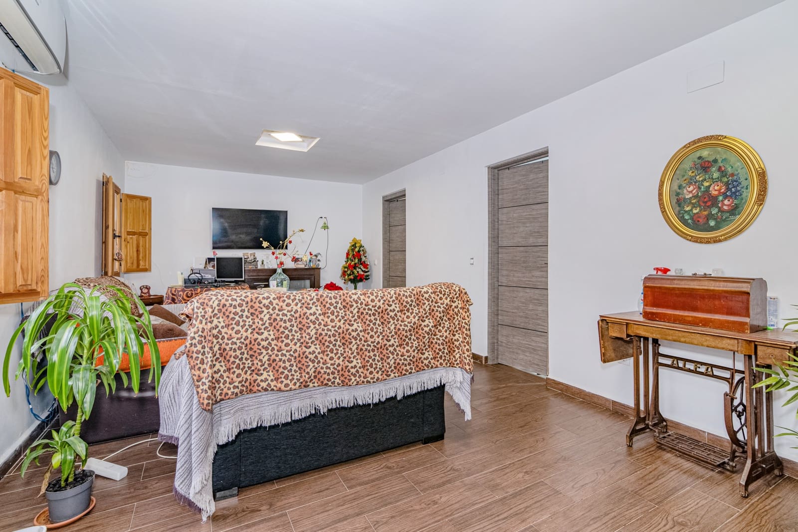 7 bedroom Townhouse for sale in Granada city - € 249,900 (Ref: 9972282)