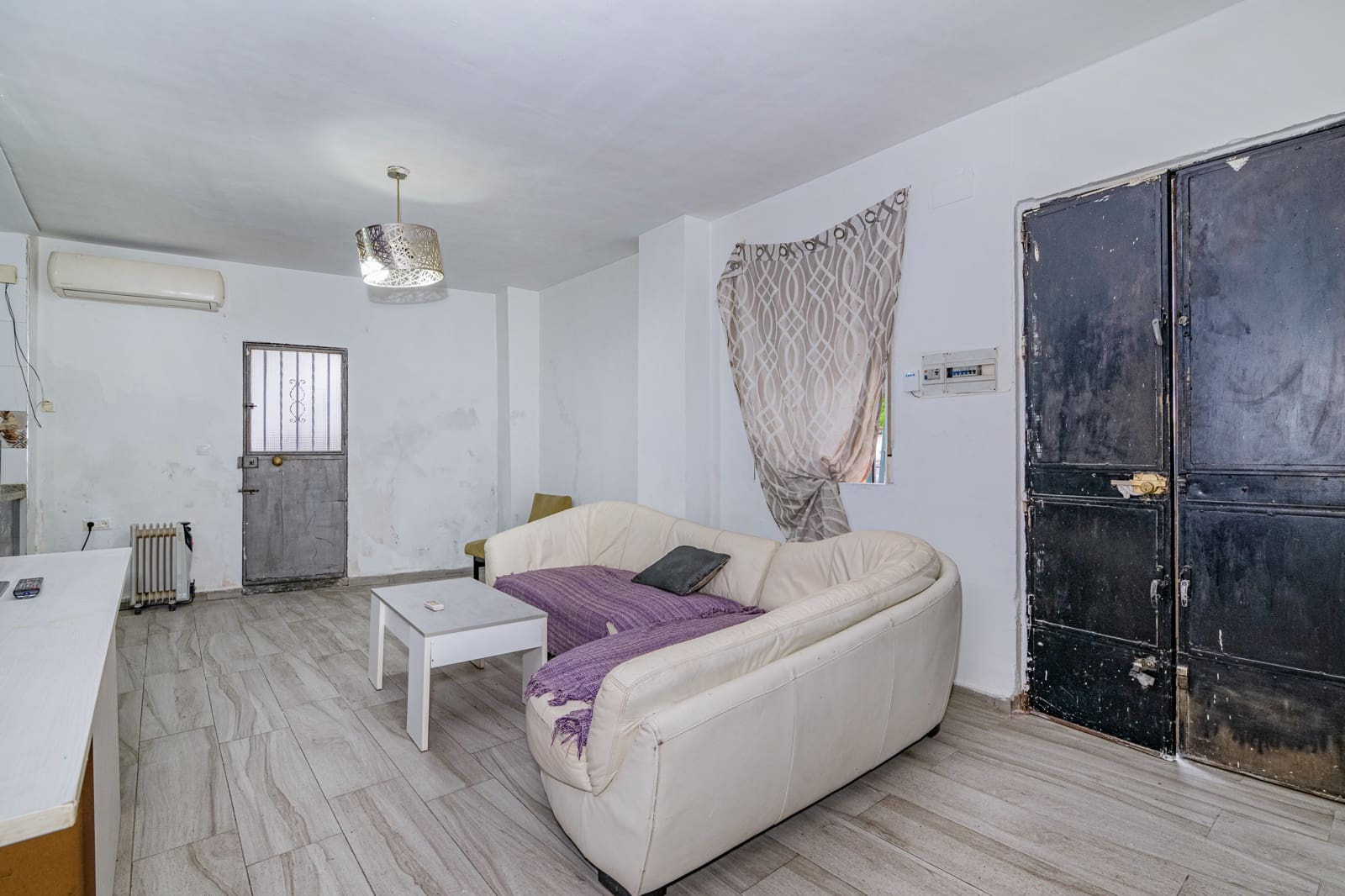 7 bedroom Townhouse for sale in Granada city - € 249,900 (Ref: 9972282)