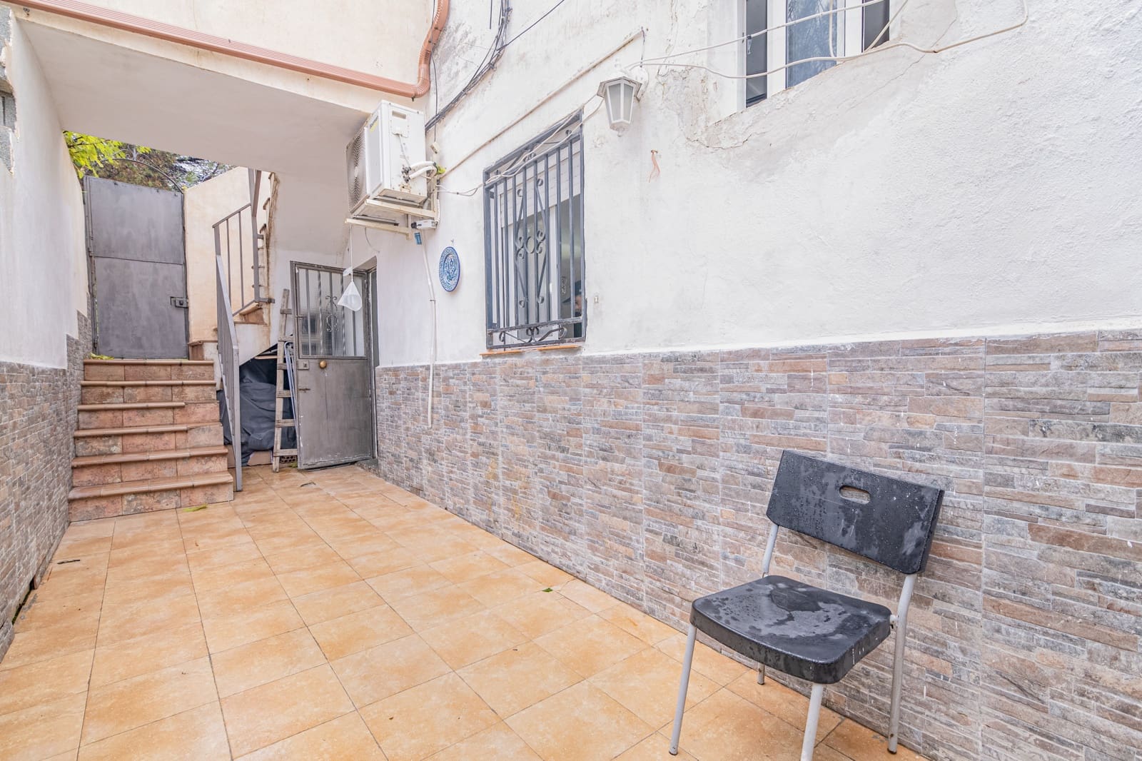 7 bedroom Townhouse for sale in Granada city - € 249,900 (Ref: 9972282)