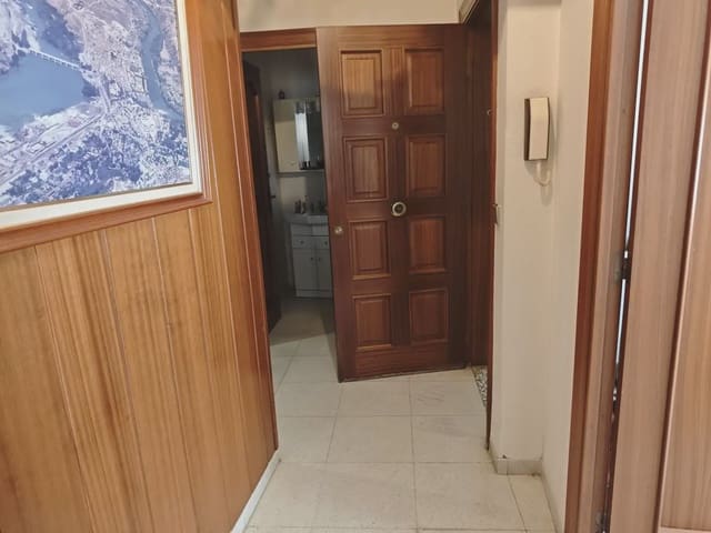 3 slaapkamer Halfvrijstaande villa te koop in Flix - € 150.000 (Ref: 9781136)