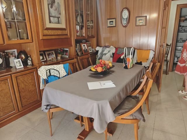 3 slaapkamer Halfvrijstaande villa te koop in Flix - € 150.000 (Ref: 9781136)