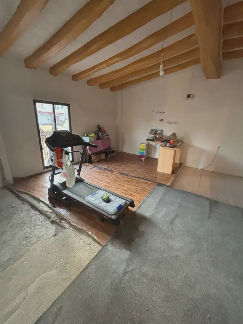 5 slaapkamer Huis te koop in Mora d'Ebre met garage - € 120.000 (Ref: 9781145)