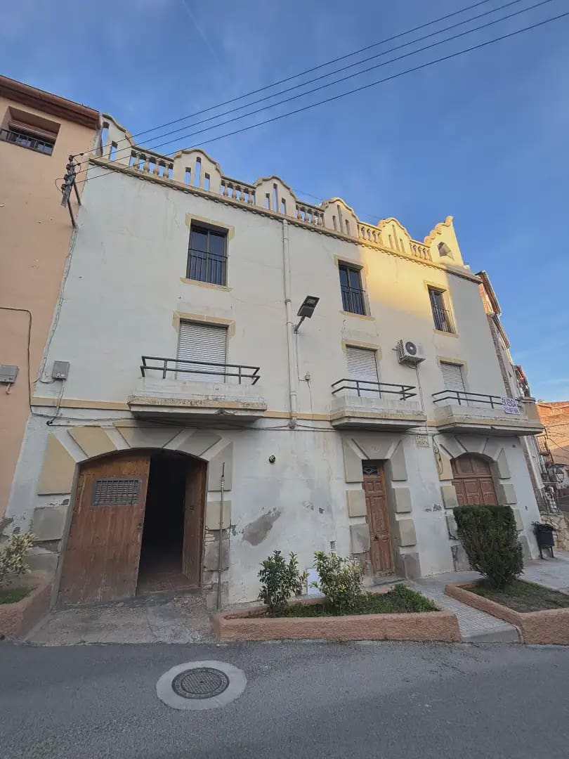 5 slaapkamer Huis te koop in Mora d'Ebre met garage - € 120.000 (Ref: 9781145)