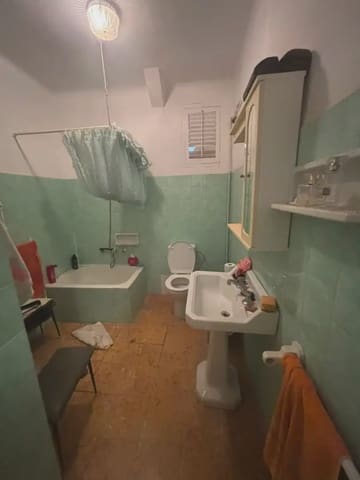 3 soveværelse Rækkehus til salg i Flix med garage - € 34.000 (Ref: 9862101)