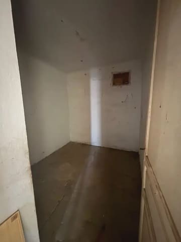 3 soveværelse Rækkehus til salg i Flix med garage - € 34.000 (Ref: 9862101)