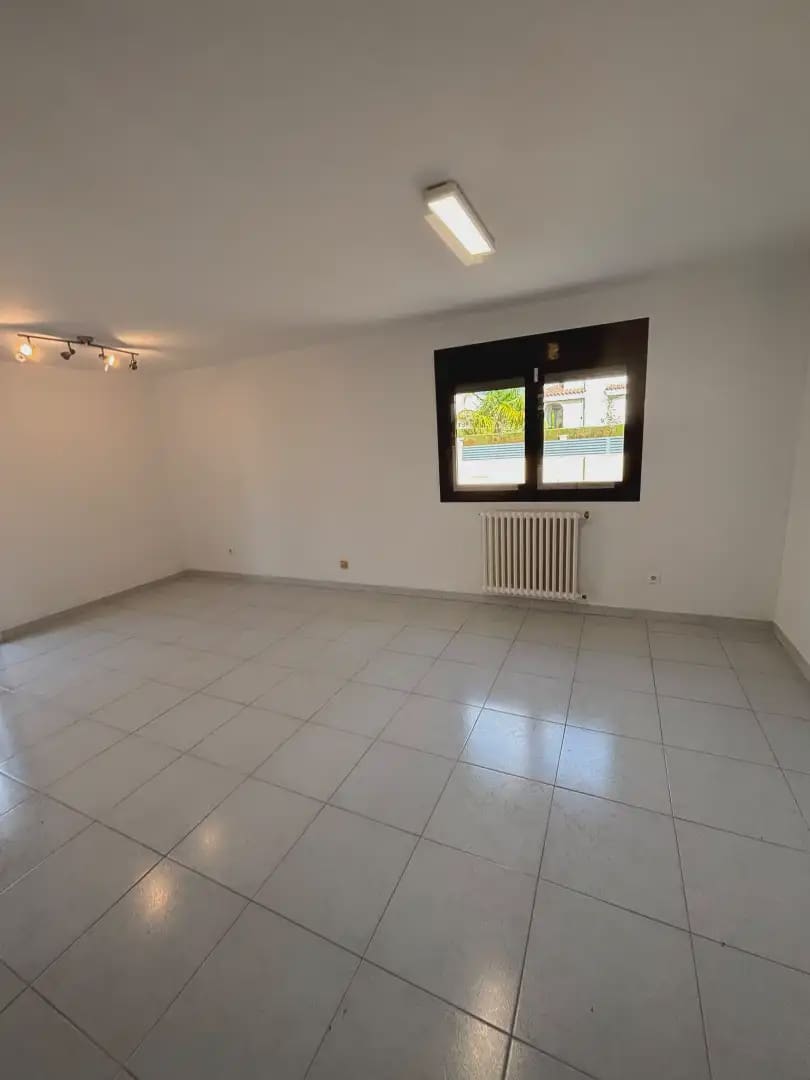 3 soveværelse Villa til salg i Mora d'Ebre med garage - € 275.000 (Ref: 9891414)