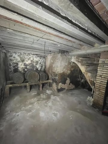 4 quarto Casa em Banda para venda em Garcia com garagem - 37 000 € (Ref: 9946346)