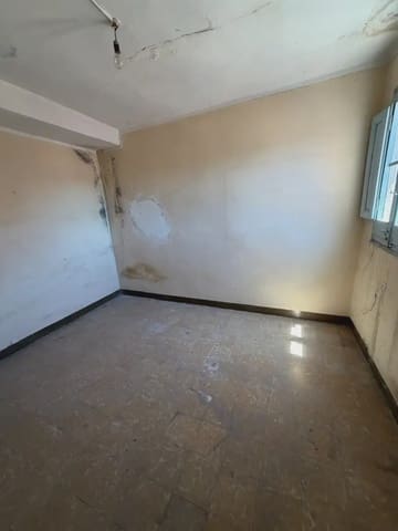 4 quarto Casa em Banda para venda em Garcia com garagem - 37 000 € (Ref: 9946346)