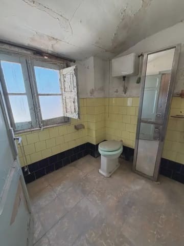 4 quarto Casa em Banda para venda em Garcia com garagem - 37 000 € (Ref: 9946346)