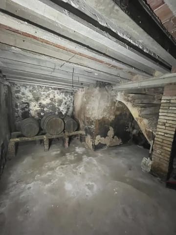 4 quarto Casa em Banda para venda em Garcia com garagem - 37 000 € (Ref: 9946346)