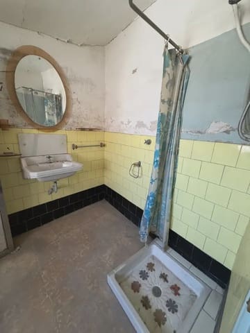 4 quarto Casa em Banda para venda em Garcia com garagem - 37 000 € (Ref: 9946346)