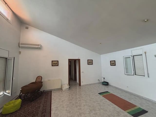 3 soverom Finca/Herregård til salgs i Ginestar med svømmebasseng garasje - € 375 000 (Ref: 9975848)