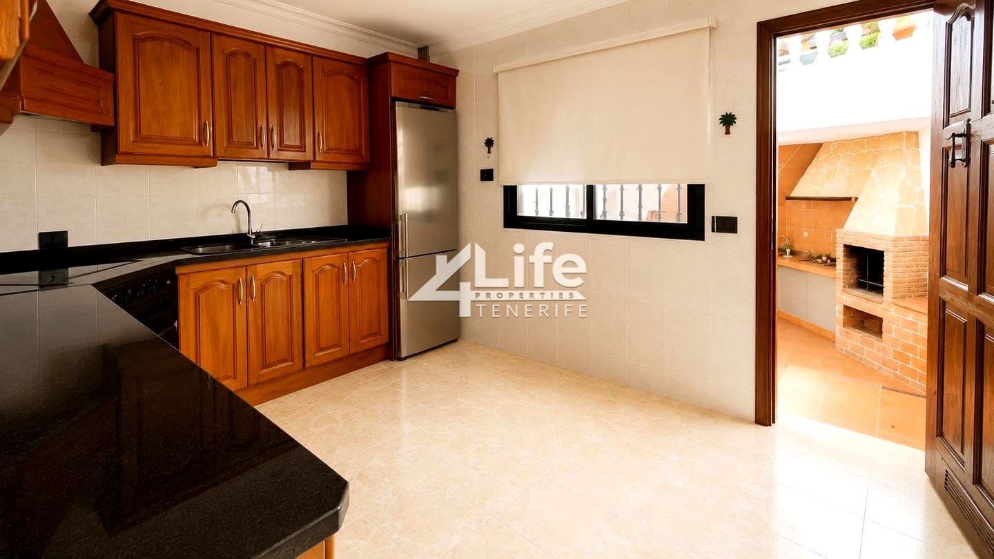 2 chambre Villa/Maison à vendre à Santiago del Teide avec piscine garage - 465 000 € (Ref: 10025069)