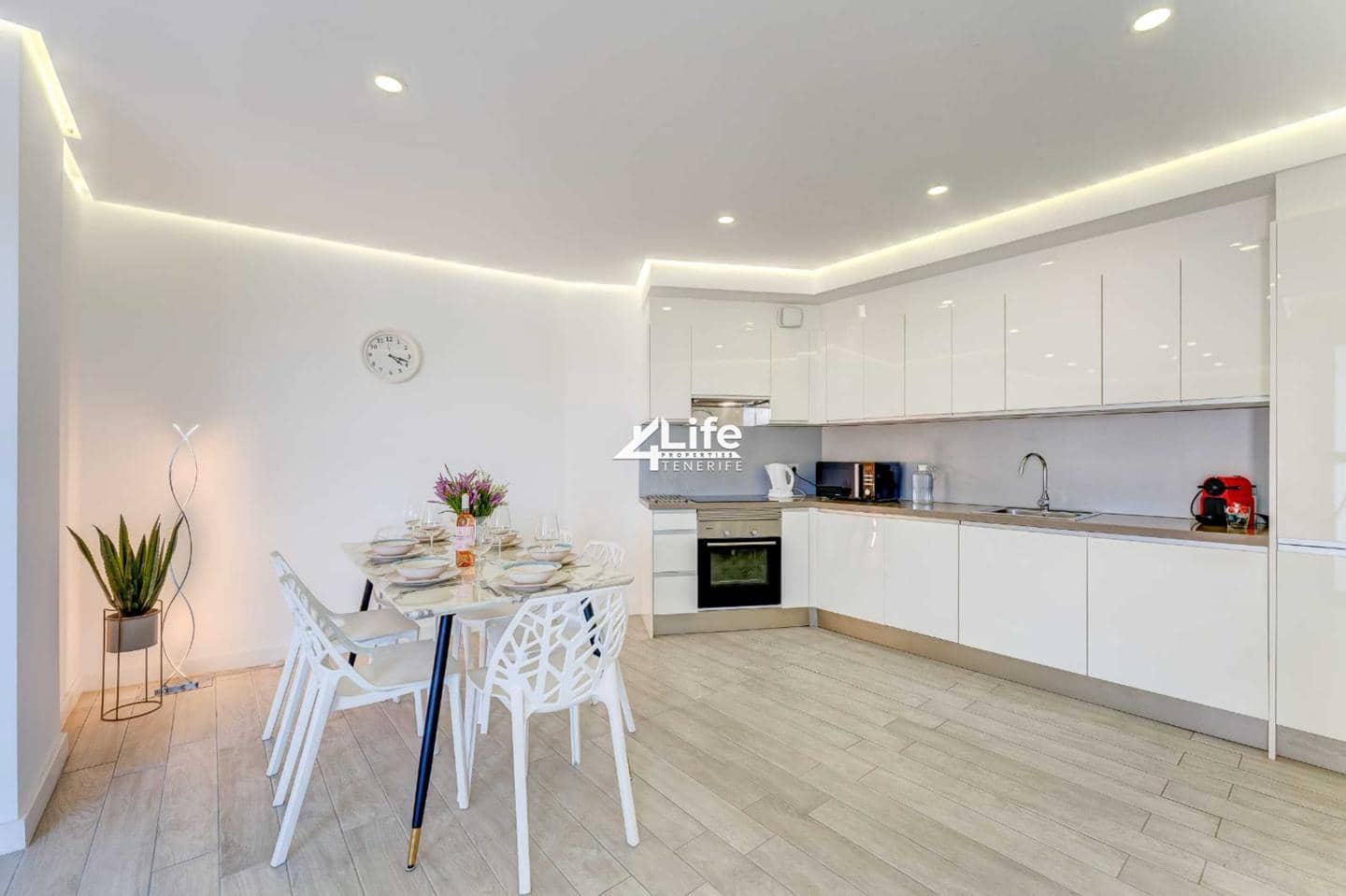 3 soverom Leilighet til salgs i Playa Paraiso med svømmebasseng garasje - € 660 000 (Ref: 10089993)