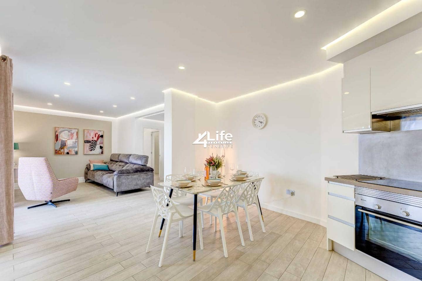 3 soverom Leilighet til salgs i Playa Paraiso med svømmebasseng garasje - € 660 000 (Ref: 10089993)