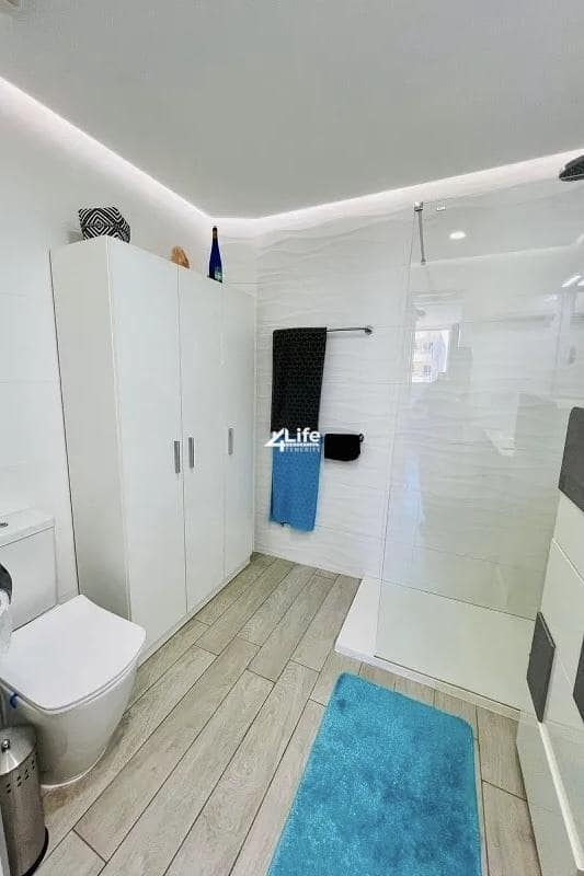 2 soverom Leilighet til salgs i Playa Paraiso med svømmebasseng garasje - € 650 000 (Ref: 10090977)