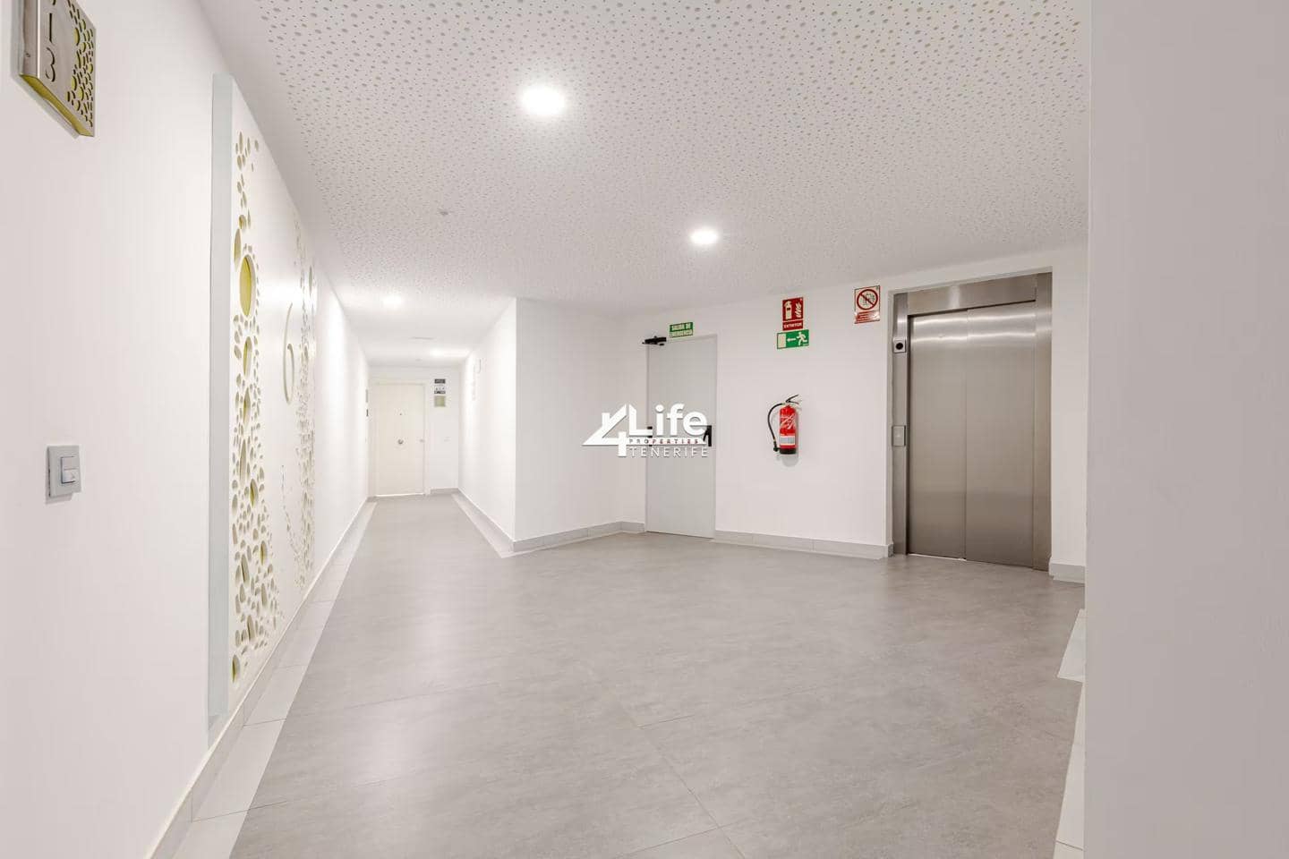 2 soverom Leilighet til salgs i Playa Paraiso med svømmebasseng garasje - € 650 000 (Ref: 10090977)