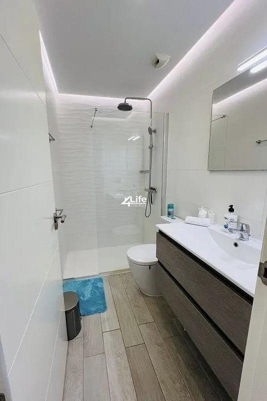 2 soverom Leilighet til salgs i Playa Paraiso med svømmebasseng garasje - € 650 000 (Ref: 10090977)