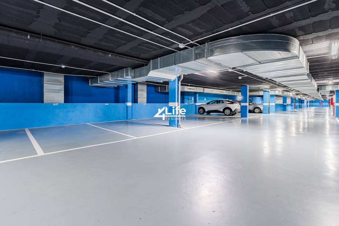 2 soverom Leilighet til salgs i Playa Paraiso med svømmebasseng garasje - € 650 000 (Ref: 10090977)