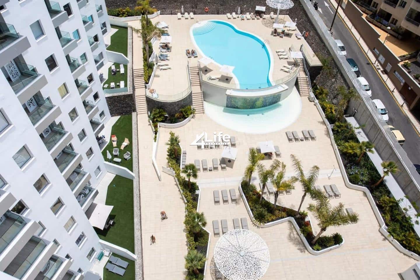 2 soverom Leilighet til salgs i Playa Paraiso med svømmebasseng garasje - € 650 000 (Ref: 10090977)