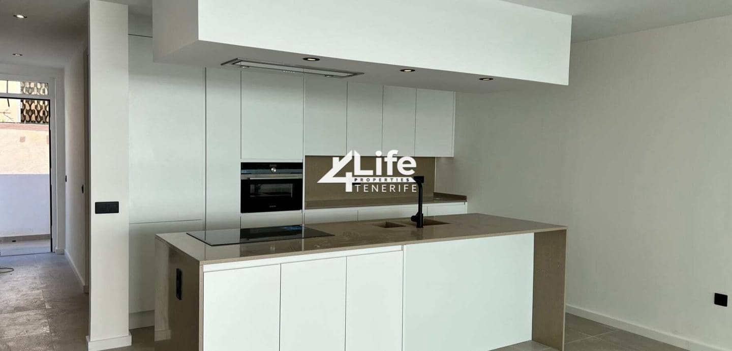 3 slaapkamer Flat te koop in Costa del Silencio met zwembad garage - € 700.000 (Ref: 7453337)