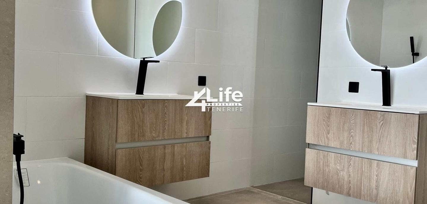 3 slaapkamer Flat te koop in Costa del Silencio met zwembad garage - € 700.000 (Ref: 7453337)