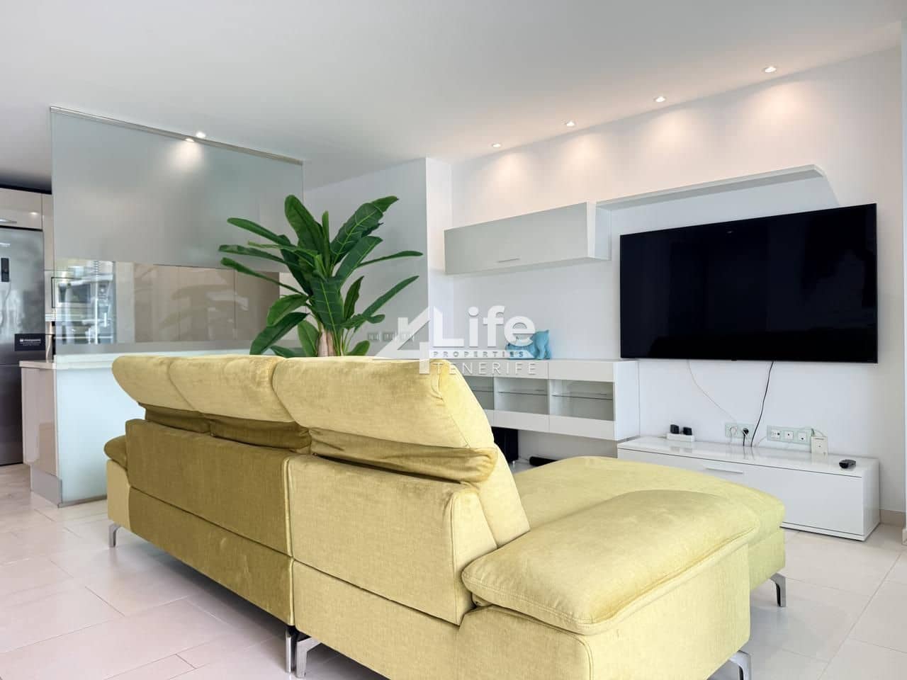 2 bedroom Flat for rent in Palm-Mar with pool garage - € 1,900 (Ref: 7616179)