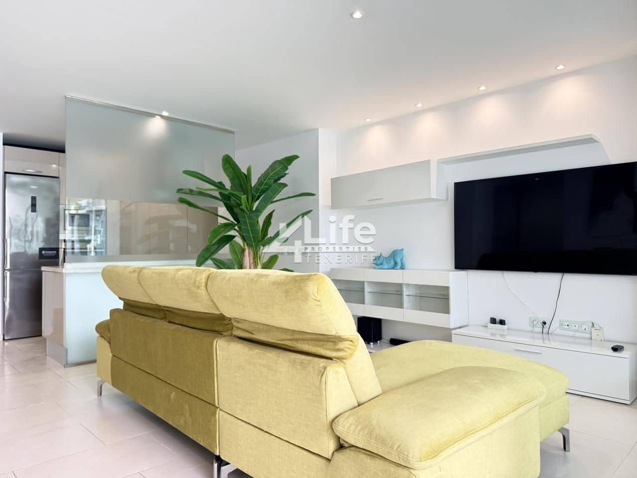 2 bedroom Flat for rent in Palm-Mar with pool garage - € 1,900 (Ref: 7616179)