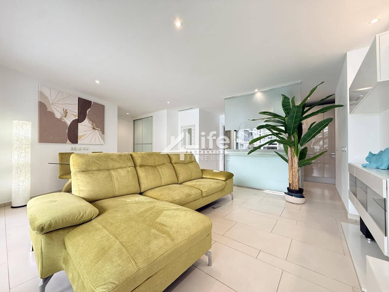 2 bedroom Flat for rent in Palm-Mar with pool garage - € 1,900 (Ref: 7616179)