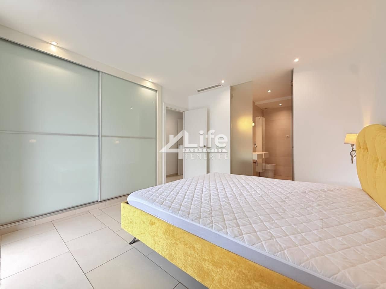 2 bedroom Flat for rent in Palm-Mar with pool garage - € 1,900 (Ref: 7616179)