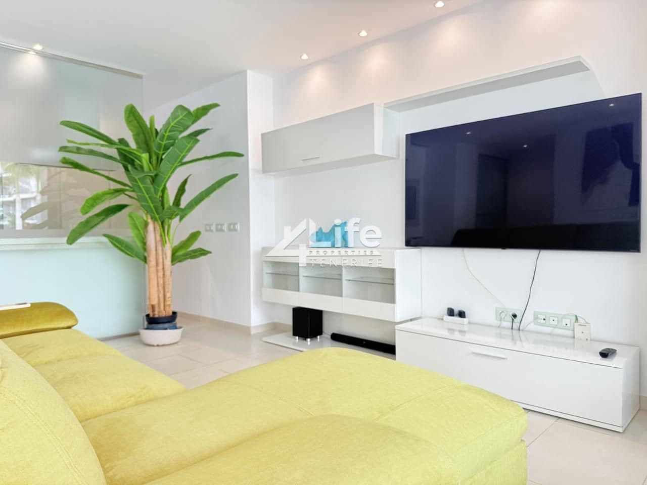 2 bedroom Flat for rent in Palm-Mar with pool garage - € 1,900 (Ref: 7616179)