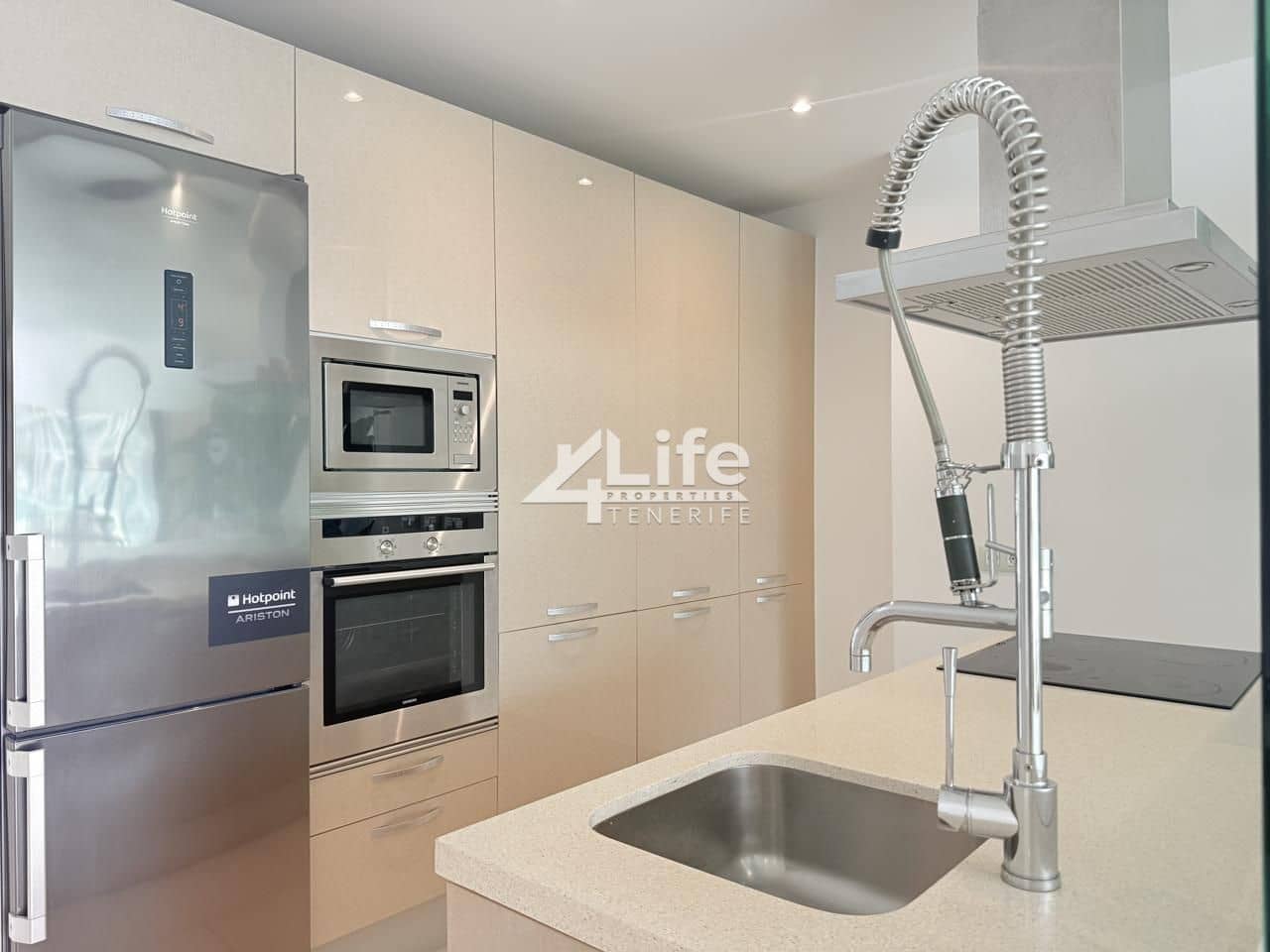 2 bedroom Flat for rent in Palm-Mar with pool garage - € 1,900 (Ref: 7616179)