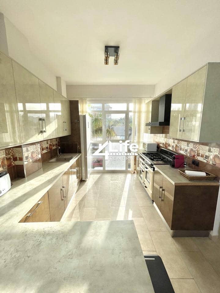 3 makuuhuone Asunto vuokrattavana paikassa Adeje - 2 700 € (Ref: 7950664)