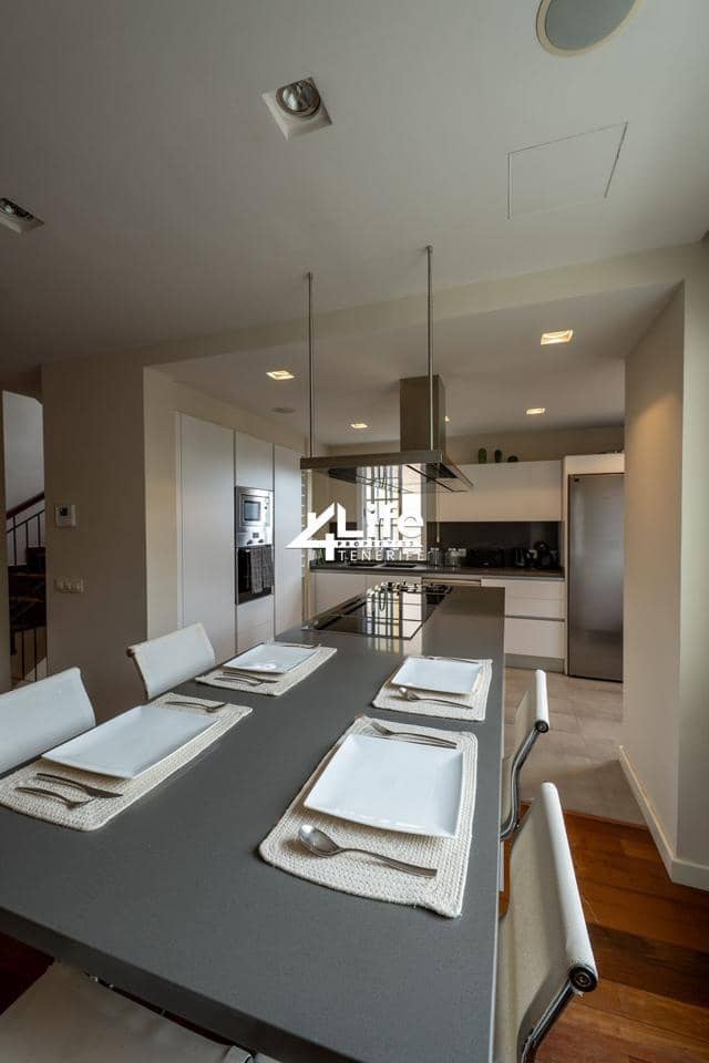 4 soveværelse Villa til salg i Costa Adeje med swimmingpool - € 1.499.000 (Ref: 8608907)