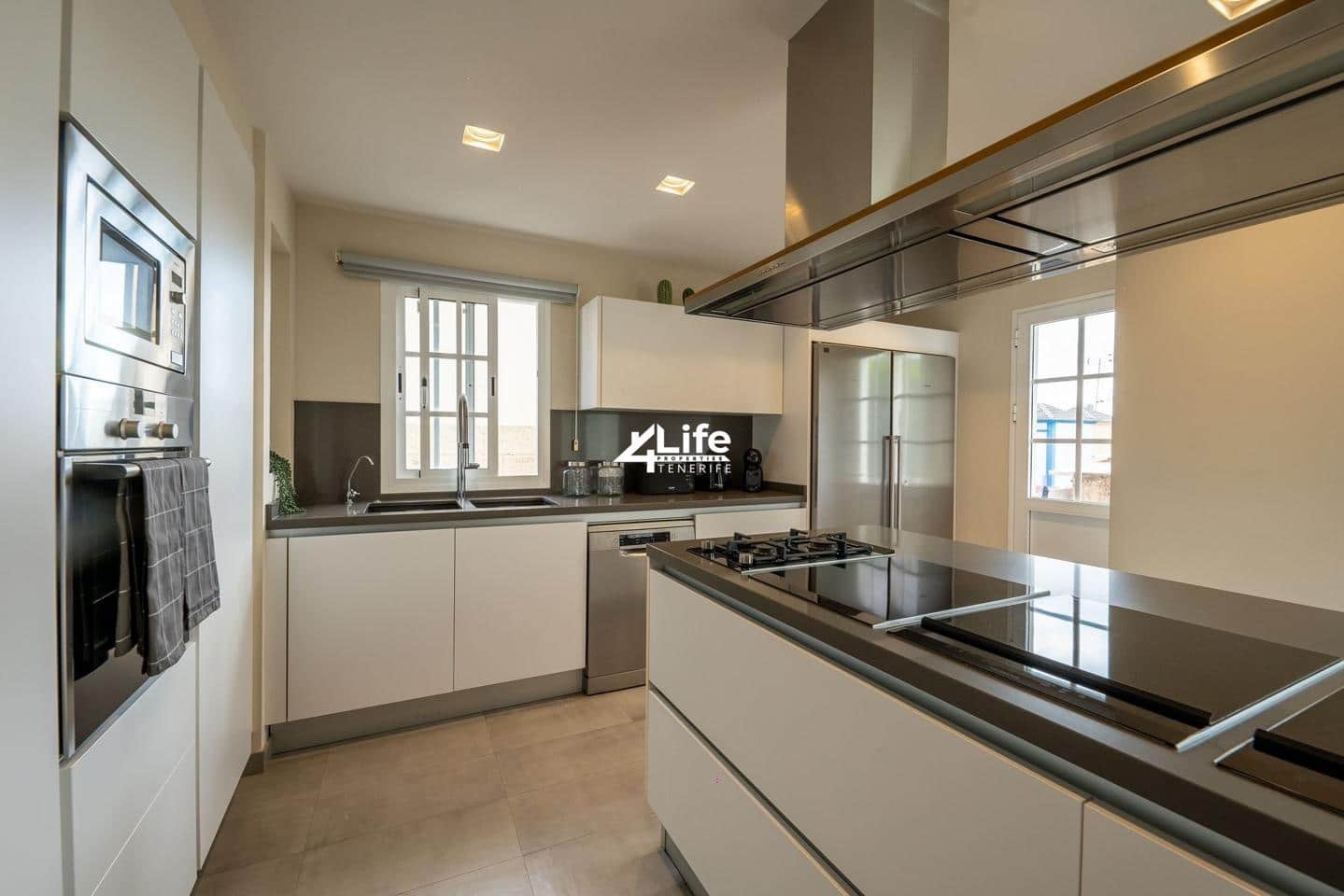 4 soveværelse Villa til salg i Costa Adeje med swimmingpool - € 1.499.000 (Ref: 8608907)