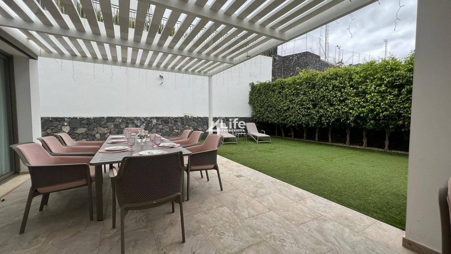 2 bedroom Flat for sale in La Caleta Adeje with garage - € 949,000 (Ref: 8608908)