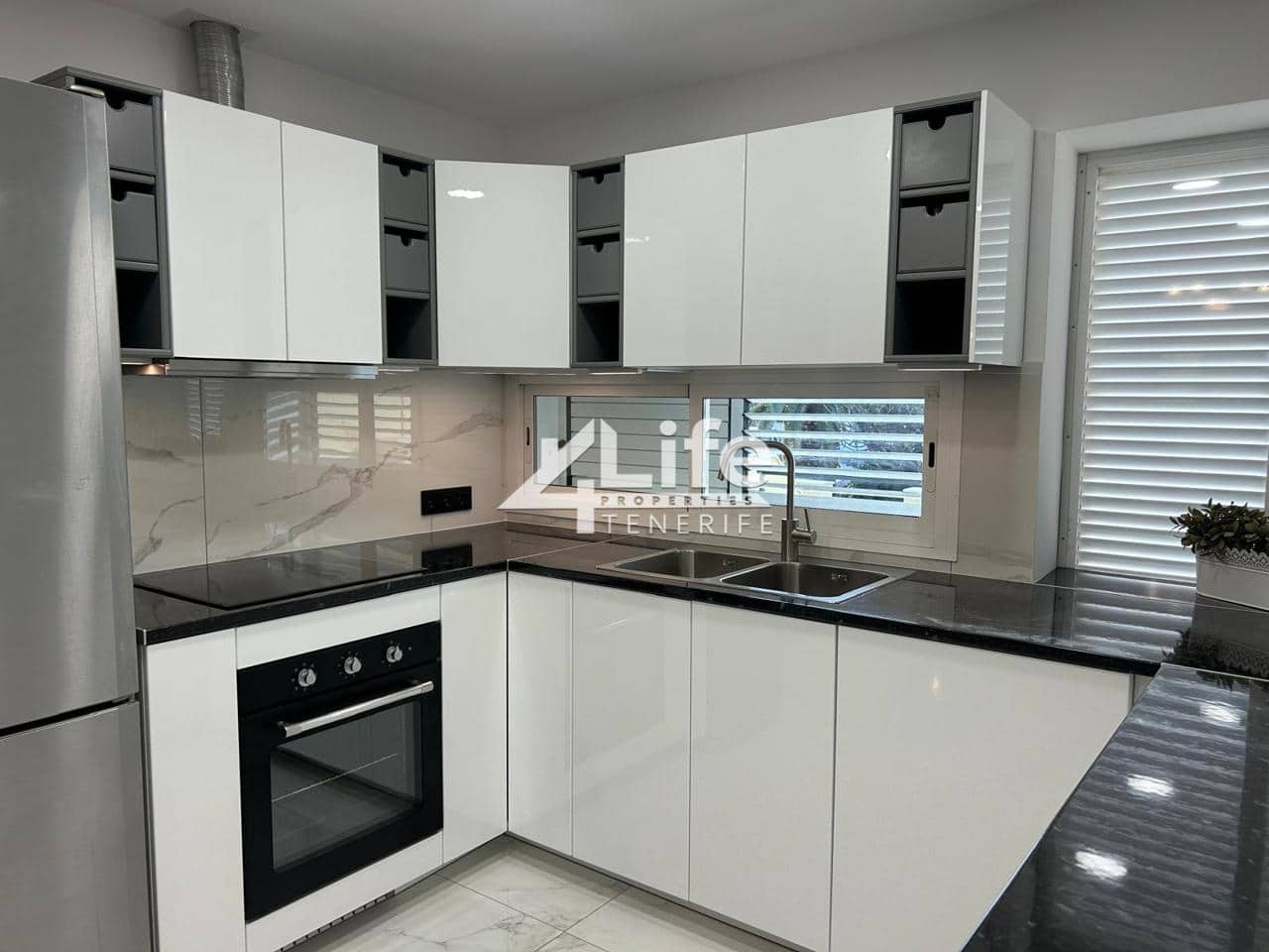 3 soveværelse Villa til salg i Costa Adeje med swimmingpool - € 650.000 (Ref: 8771404)