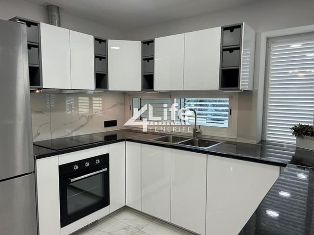 3 quarto Moradia para venda em Playa del Duque, Adeje com piscina - 650 000 € (Ref: 8771404)