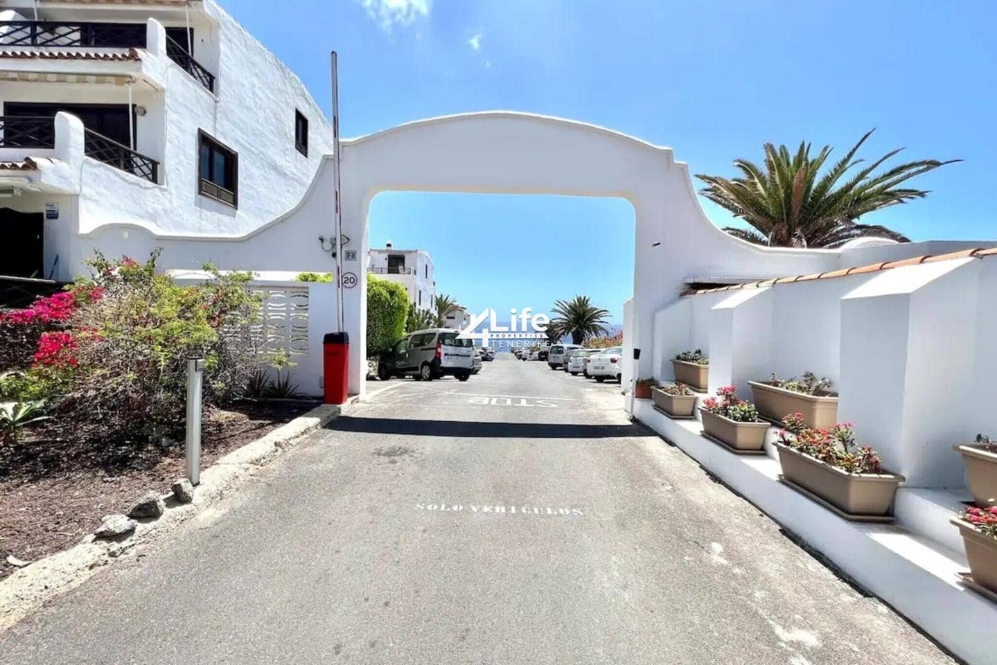 Piso de 2 habitaciones en Costa del Silencio en venta con piscina - 325.000 € (Ref: 9028380)