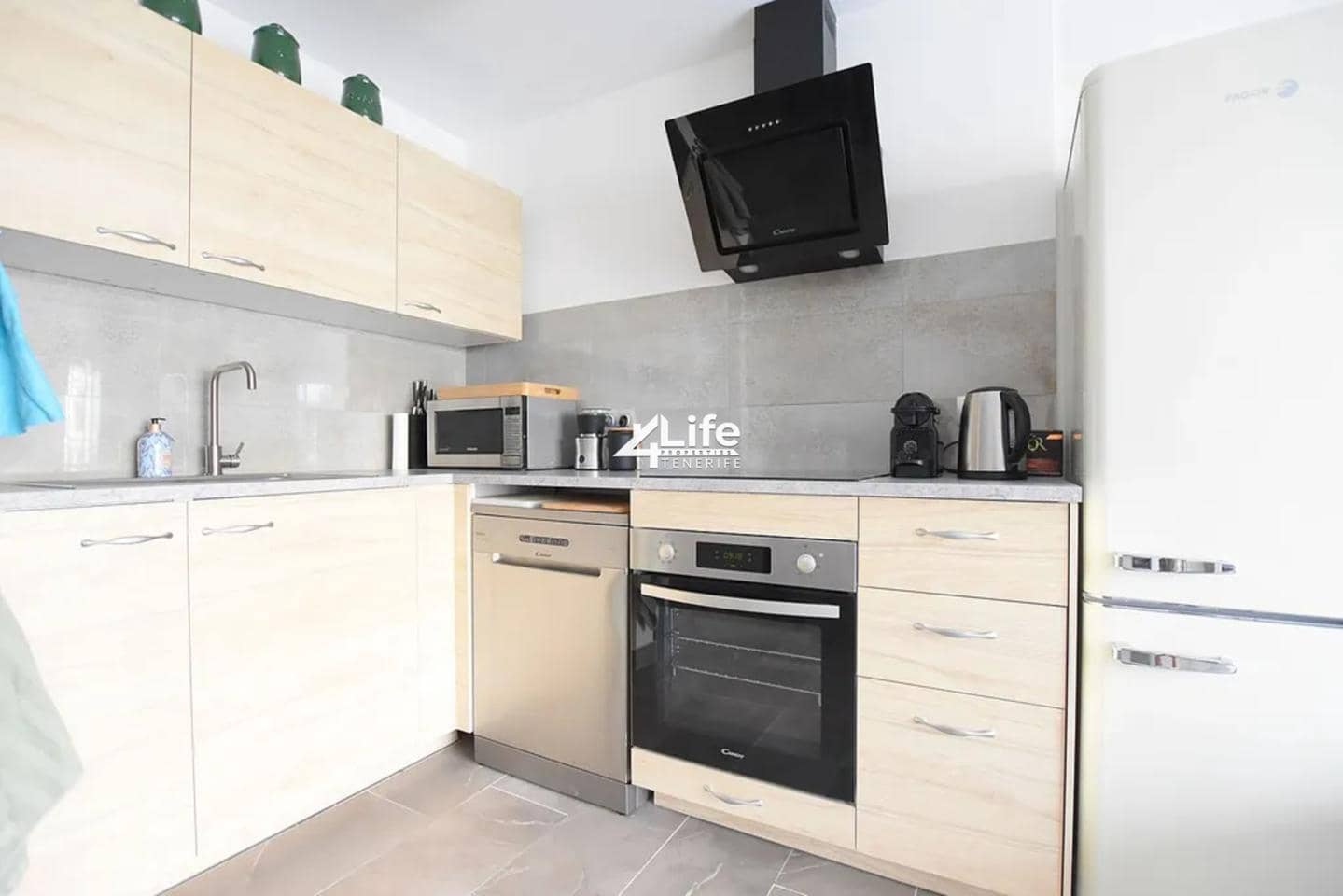 Piso de 2 habitaciones en Costa del Silencio en venta con piscina - 325.000 € (Ref: 9028380)
