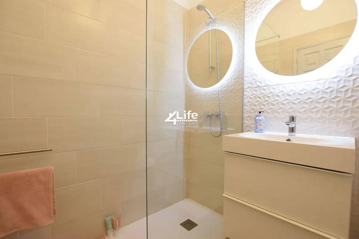 Piso de 2 habitaciones en Costa del Silencio en venta con piscina - 325.000 € (Ref: 9028380)