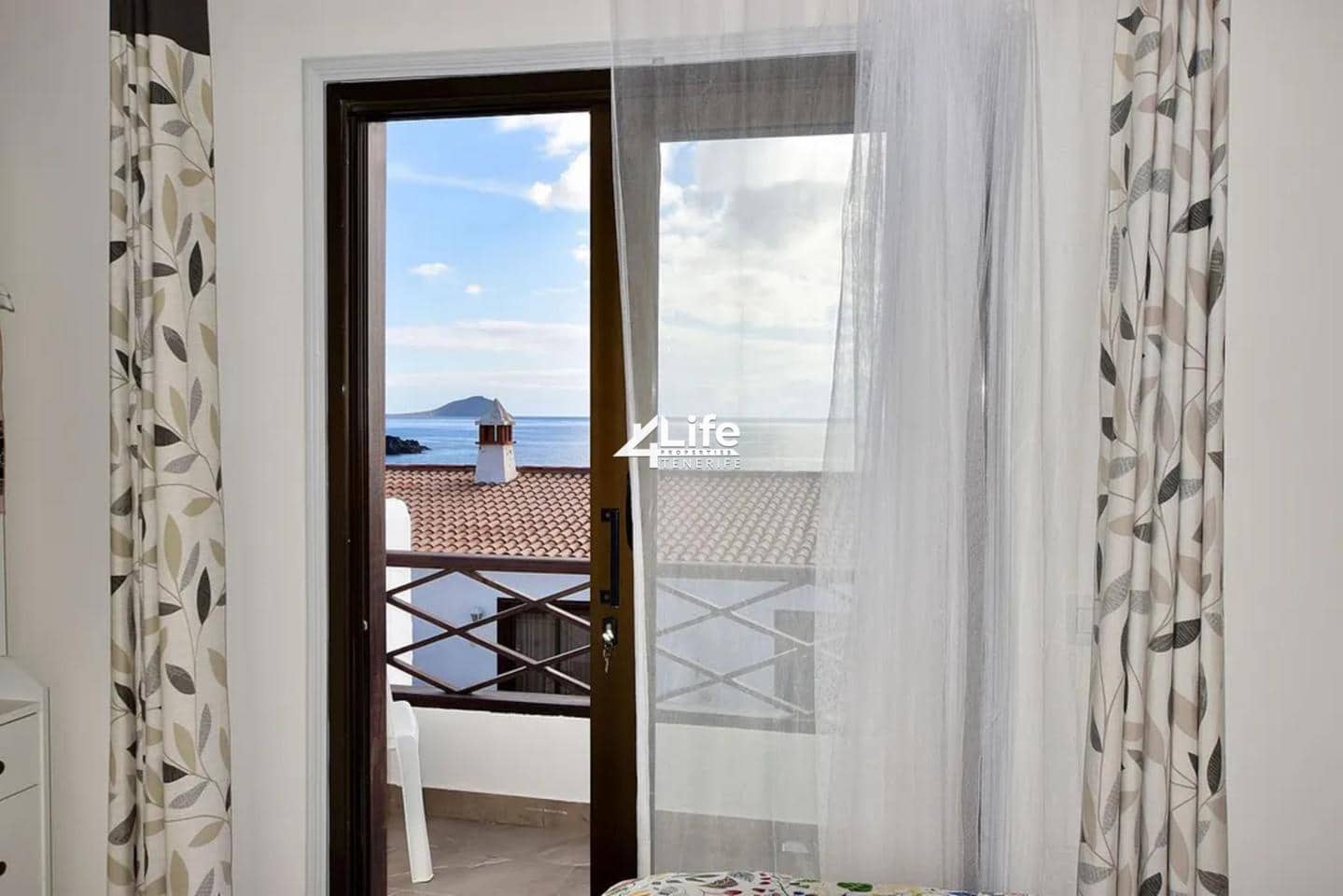 Piso de 2 habitaciones en Costa del Silencio en venta con piscina - 325.000 € (Ref: 9028380)