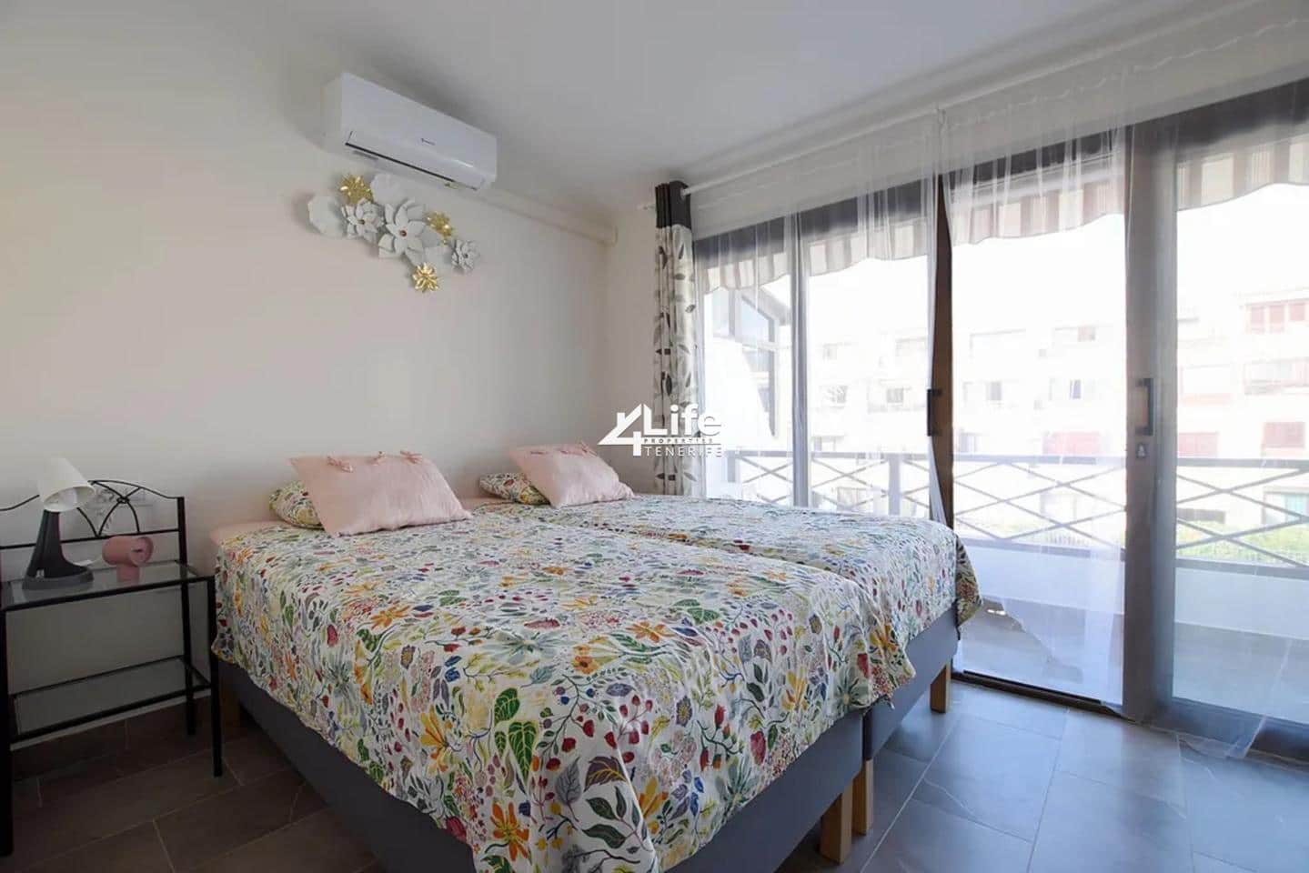 Piso de 2 habitaciones en Costa del Silencio en venta con piscina - 325.000 € (Ref: 9028380)