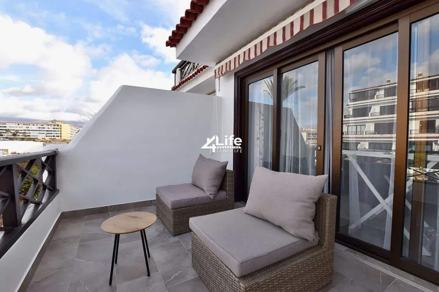Piso de 2 habitaciones en Costa del Silencio en venta con piscina - 325.000 € (Ref: 9028380)