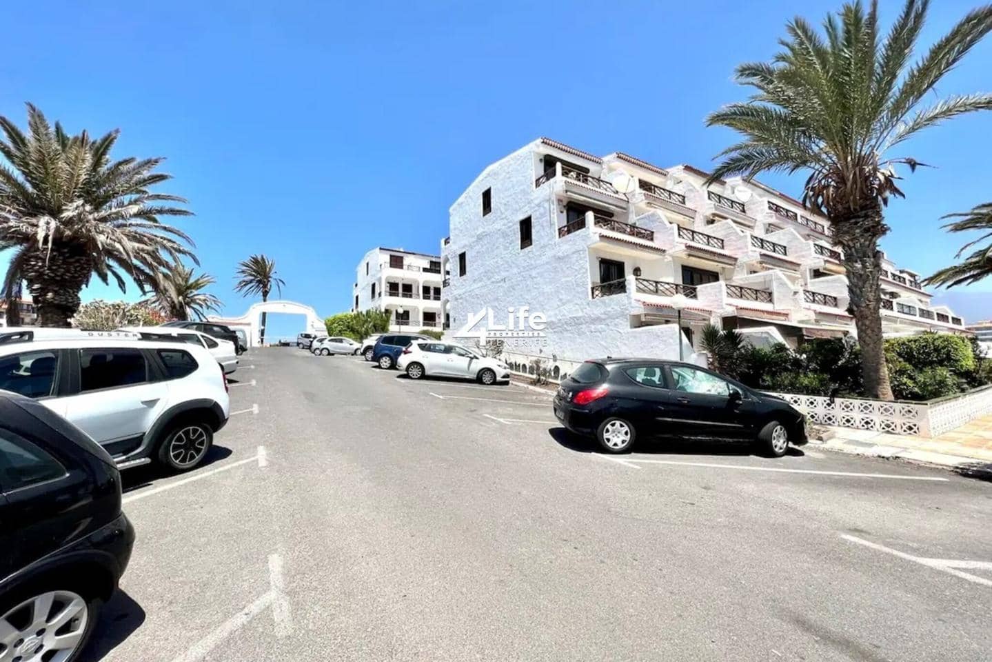 Piso de 2 habitaciones en Costa del Silencio en venta con piscina - 325.000 € (Ref: 9028380)
