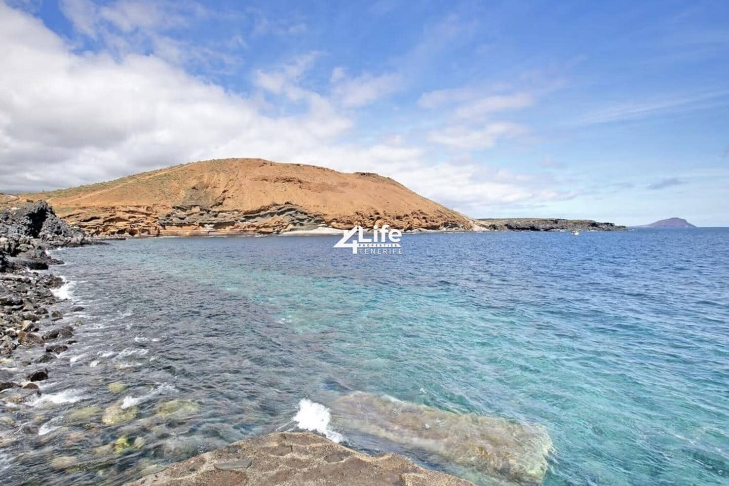 Piso de 2 habitaciones en Costa del Silencio en venta con piscina - 325.000 € (Ref: 9028380)