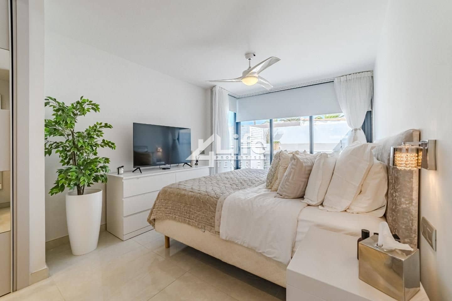 3 soveværelse Villa til salg i Puerto Colon med swimmingpool garage - € 2.450.000 (Ref: 9135927)